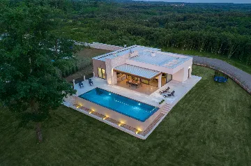 Modern Two-Bedroom Villa with Pool in Pazin