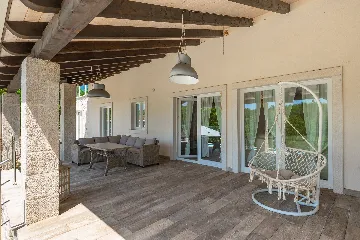 Spacious 7-Bedroom Villa with Pool near Vižinada