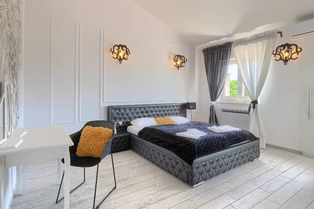 Spacious 7-Bedroom Villa with Pool near Vižinada