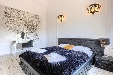 Spacious 7-Bedroom Villa with Pool near Vižinada