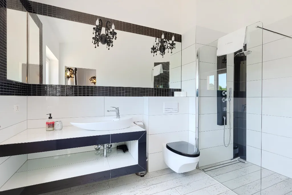 Spacious 7-Bedroom Villa with Pool near Vižinada