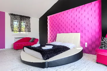 Spacious 7-Bedroom Villa with Pool near Vižinada