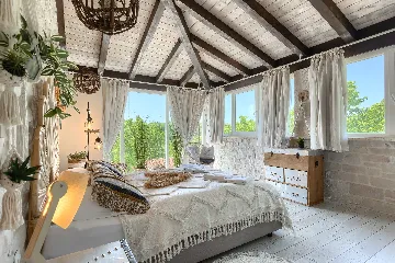 Spacious 7-Bedroom Villa with Pool near Vižinada