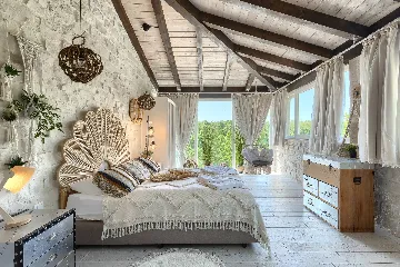 Spacious 7-Bedroom Villa with Pool near Vižinada