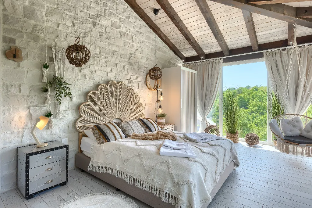 Spacious 7-Bedroom Villa with Pool near Vižinada