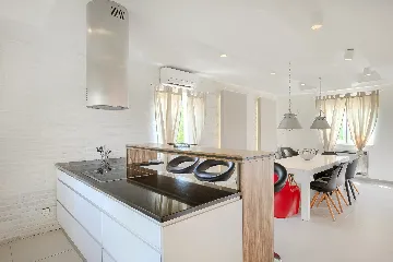 Spacious 7-Bedroom Villa with Pool near Vižinada