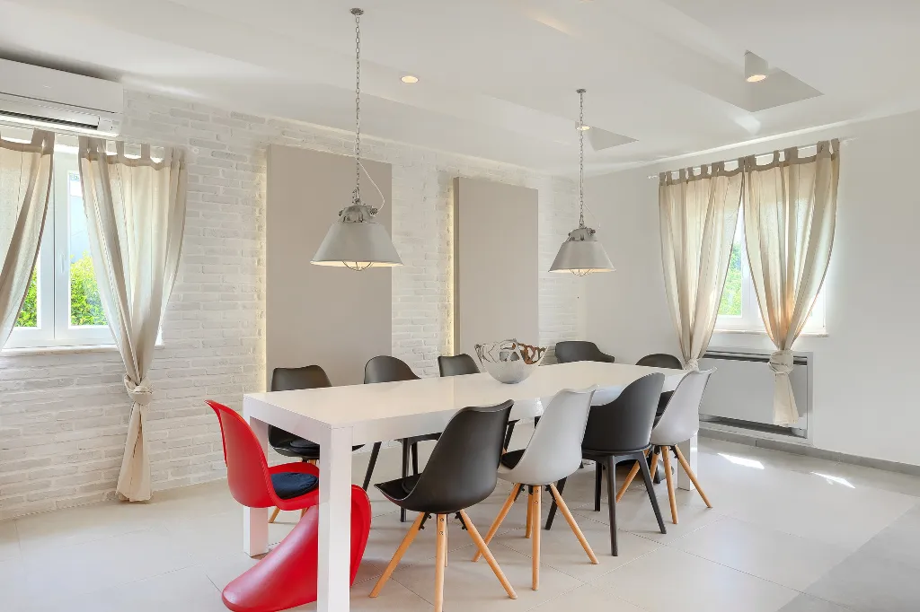 Spacious 7-Bedroom Villa with Pool near Vižinada