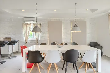 Spacious 7-Bedroom Villa with Pool near Vižinada