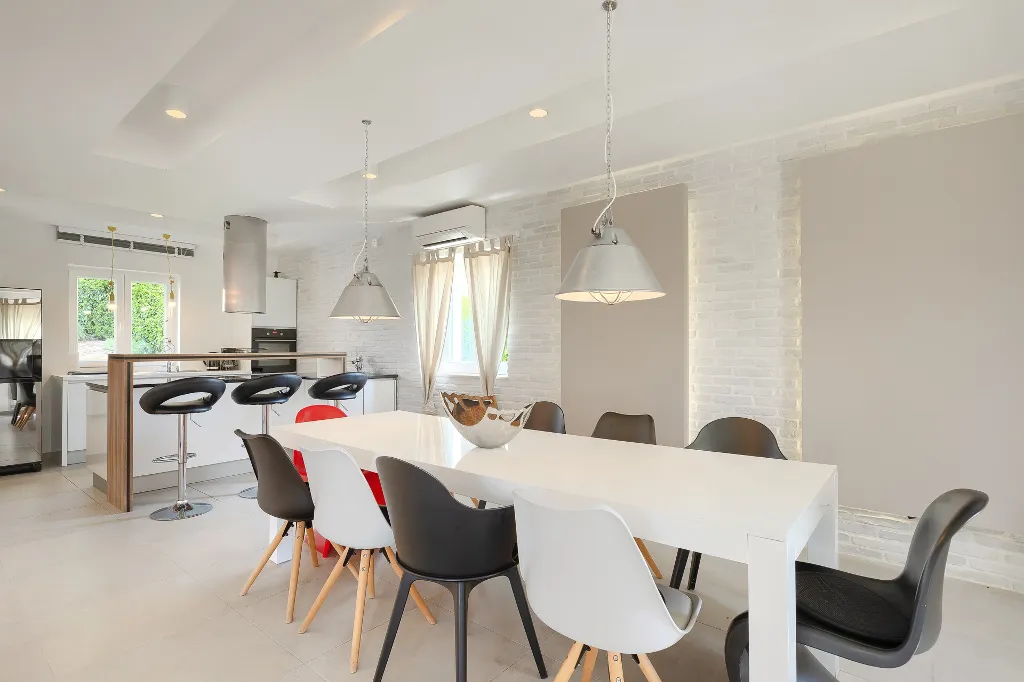 Spacious 7-Bedroom Villa with Pool near Vižinada