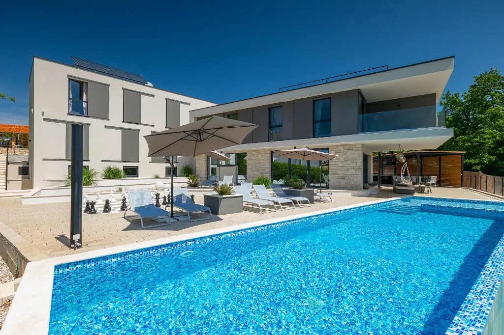Spacious Villa with Infinity Pool in Vižinada