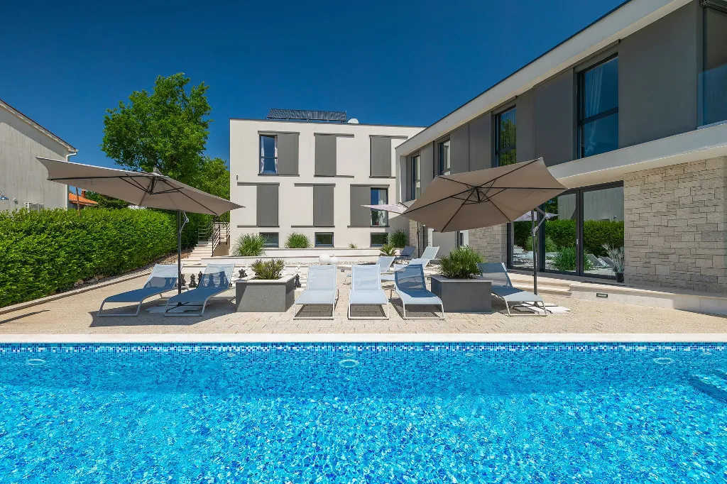Spacious Villa with Infinity Pool in Vižinada