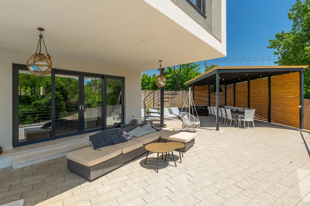 Spacious Villa with Infinity Pool in Vižinada