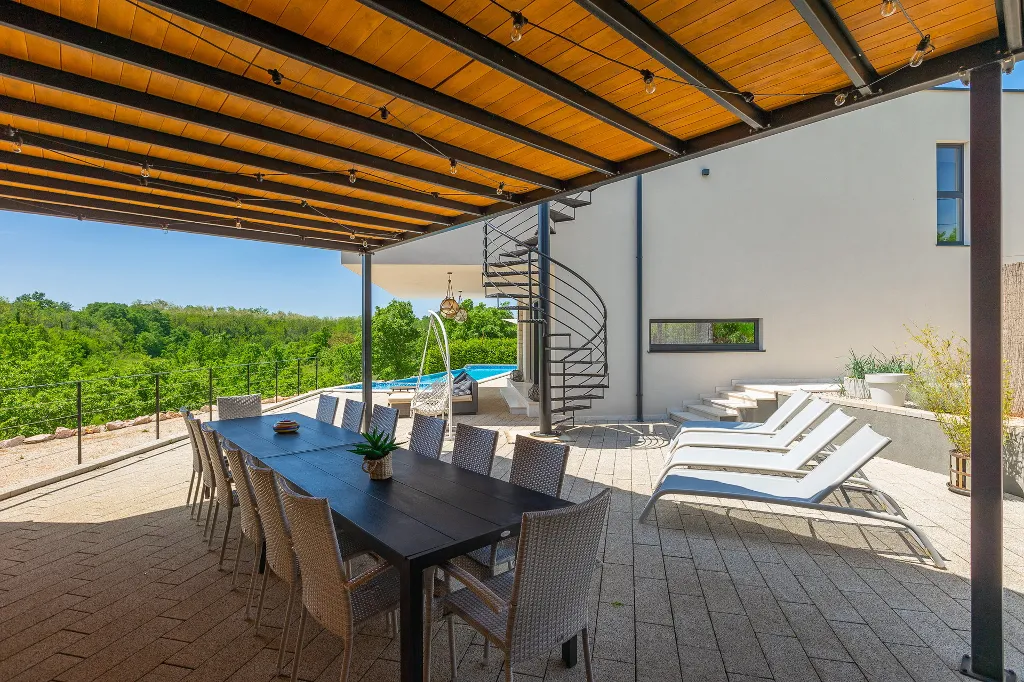 Spacious Villa with Infinity Pool in Vižinada
