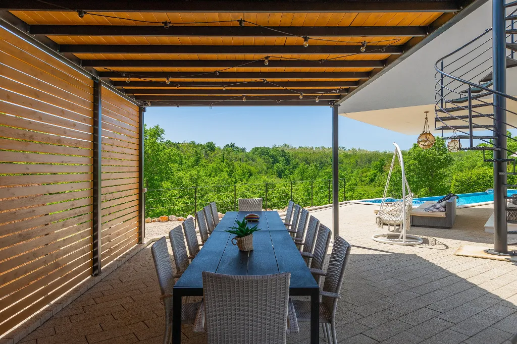Spacious Villa with Infinity Pool in Vižinada