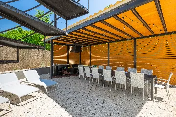 Spacious Villa with Infinity Pool in Vižinada