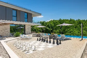 Spacious Villa with Infinity Pool in Vižinada