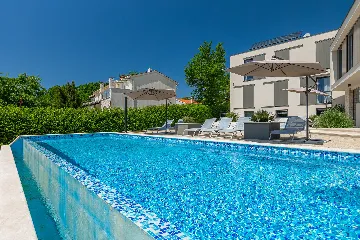 Spacious Villa with Infinity Pool in Vižinada