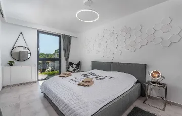 Spacious Villa with Infinity Pool in Vižinada