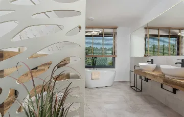 Spacious Villa with Infinity Pool in Vižinada