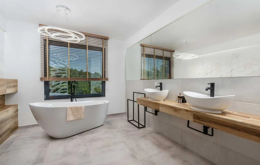 Spacious Villa with Infinity Pool in Vižinada