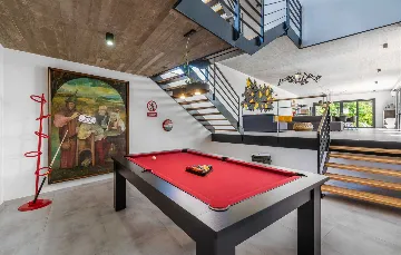 Spacious Villa with Infinity Pool in Vižinada