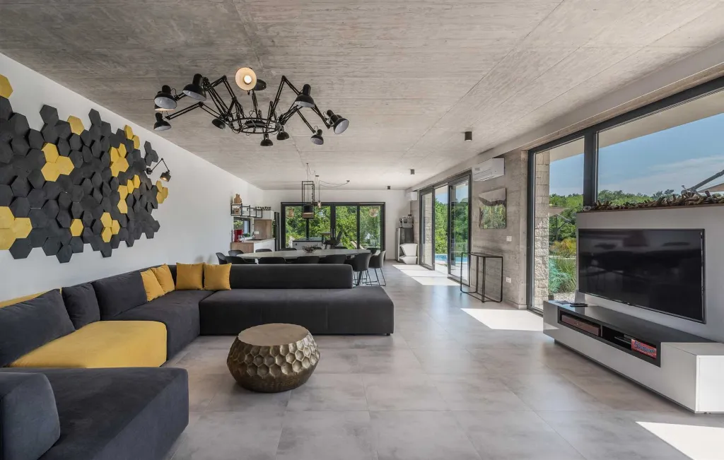 Spacious Villa with Infinity Pool in Vižinada