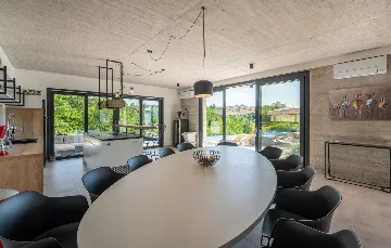 Spacious Villa with Infinity Pool in Vižinada