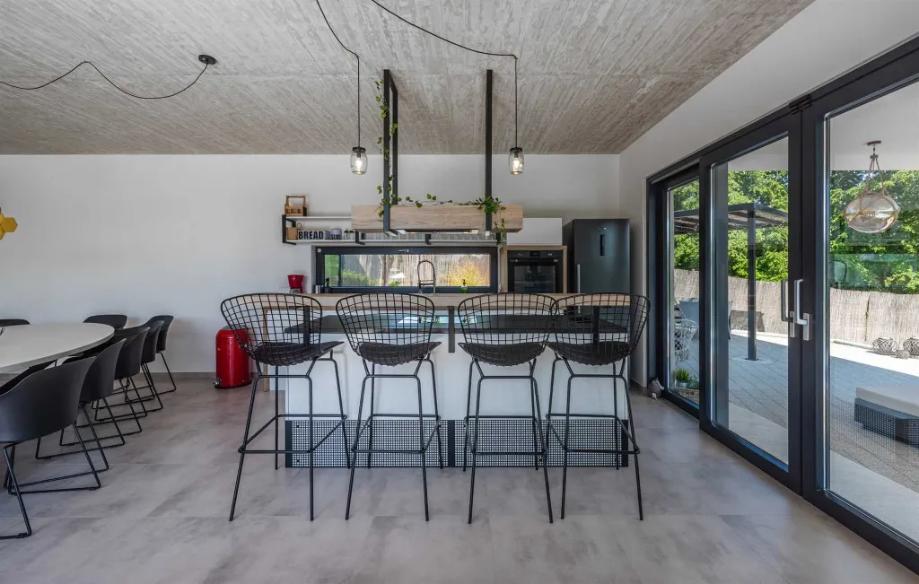 Spacious Villa with Infinity Pool in Vižinada