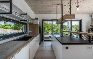 Spacious Villa with Infinity Pool in Vižinada