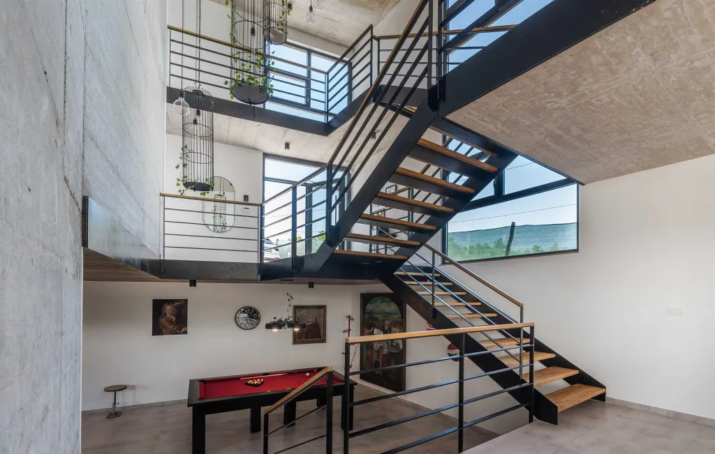 Spacious Villa with Infinity Pool in Vižinada