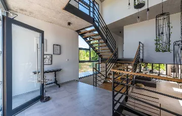 Spacious Villa with Infinity Pool in Vižinada