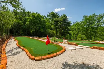 Spacious Villa with Infinity Pool in Vižinada