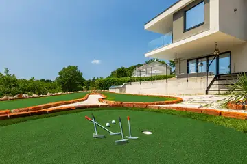 Spacious Villa with Infinity Pool in Vižinada