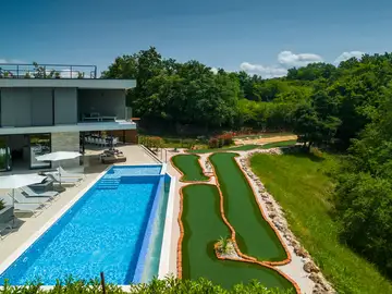 Spacious Villa with Infinity Pool in Vižinada
