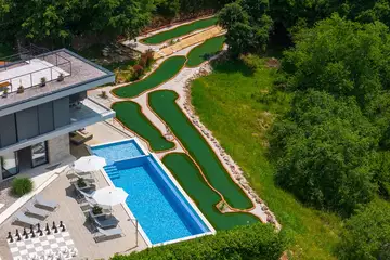 Spacious Villa with Infinity Pool in Vižinada