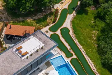 Spacious Villa with Infinity Pool in Vižinada