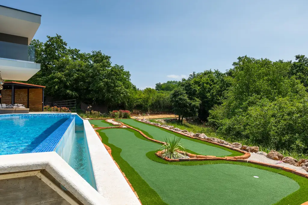Spacious Villa with Infinity Pool in Vižinada