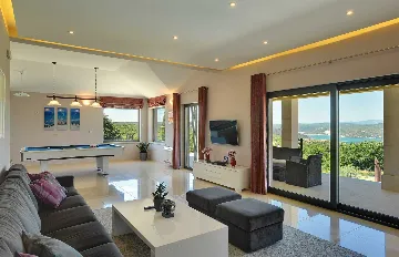 Spacious Villa Retreat with Pool in Krnica