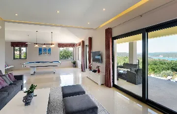 Spacious Villa Retreat with Pool in Krnica