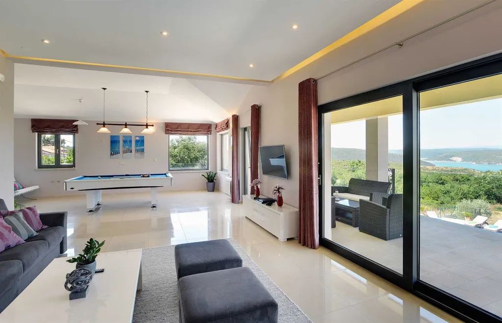 Spacious Villa Retreat with Pool in Krnica