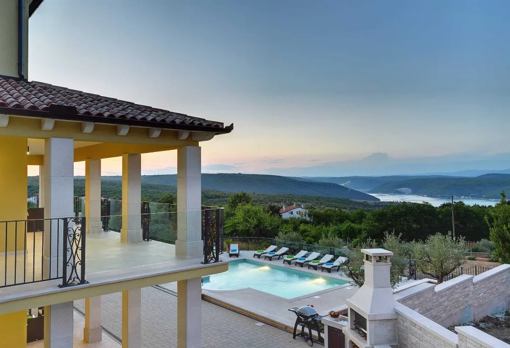 Spacious Villa Retreat with Pool in Krnica
