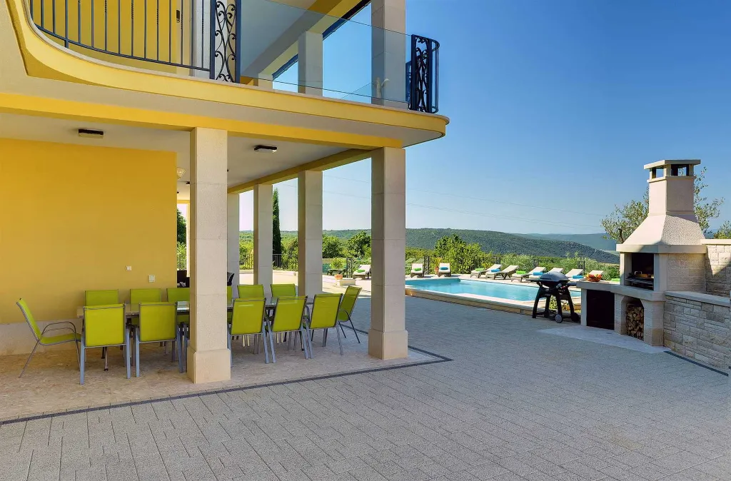 Spacious Villa Retreat with Pool in Krnica