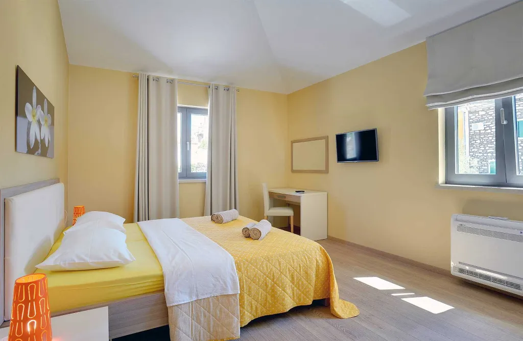 Spacious Villa Retreat with Pool in Krnica