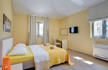 Spacious Villa Retreat with Pool in Krnica