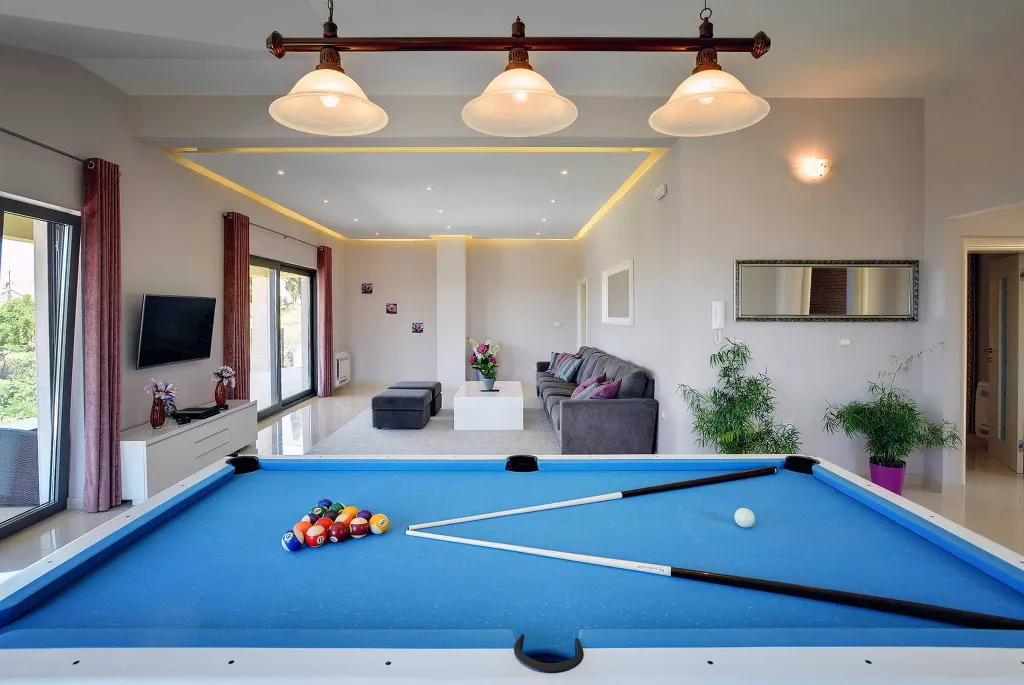Spacious Villa Retreat with Pool in Krnica