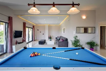 Spacious Villa Retreat with Pool in Krnica