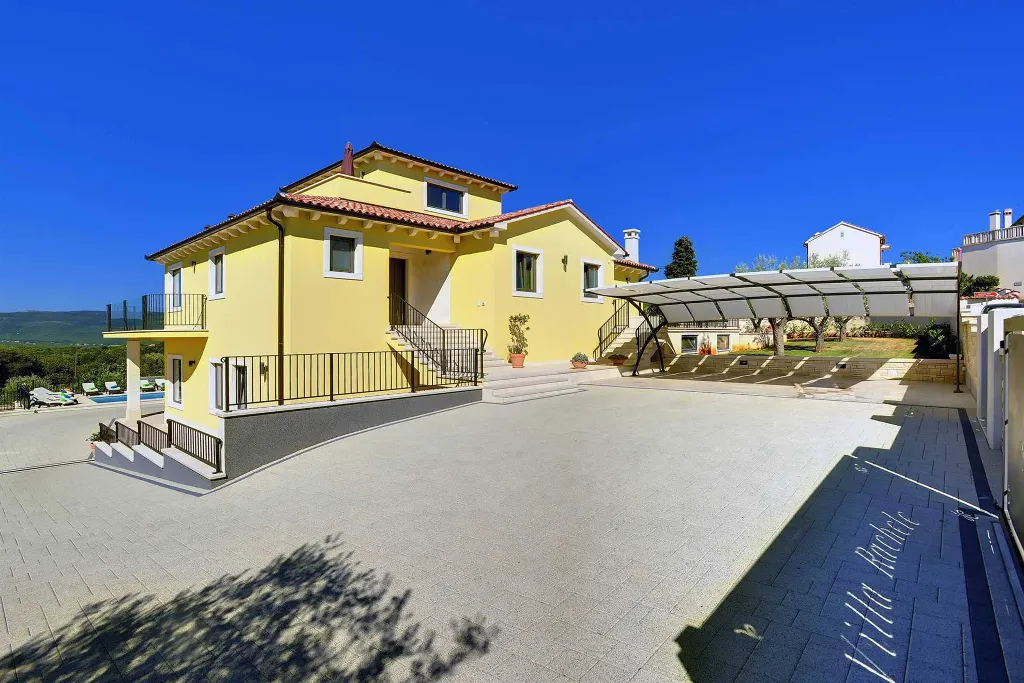 Spacious Villa Retreat with Pool in Krnica