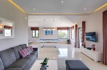 Spacious Villa Retreat with Pool in Krnica