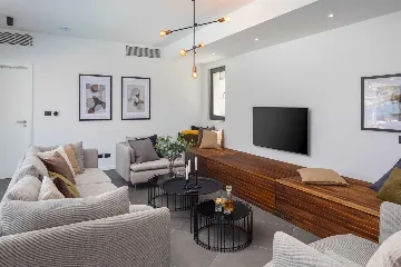 Beachfront Villa with Heated Pool, Okrug Gornji