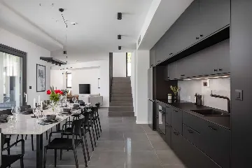 Beachfront Villa with Heated Pool, Okrug Gornji